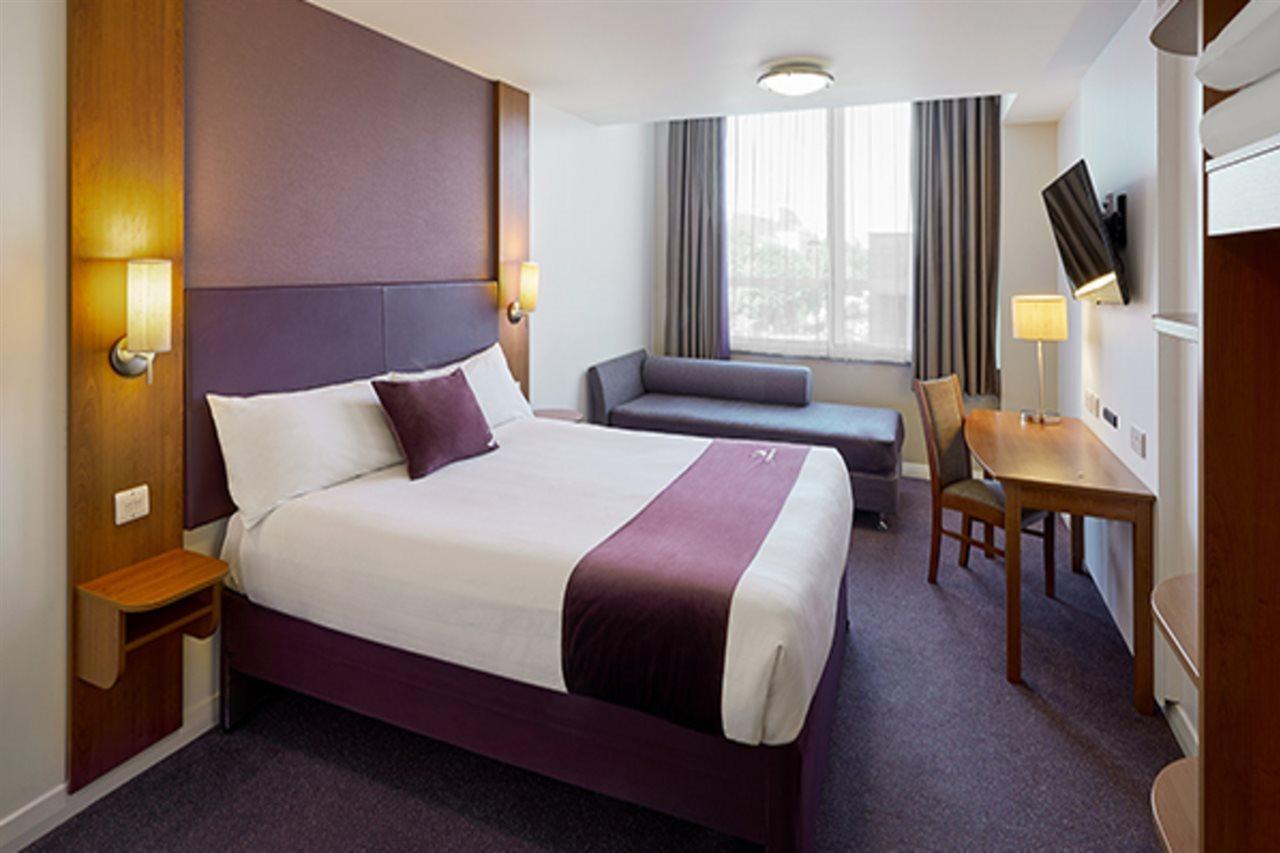 Premier Inn Warrington South Екстериор снимка